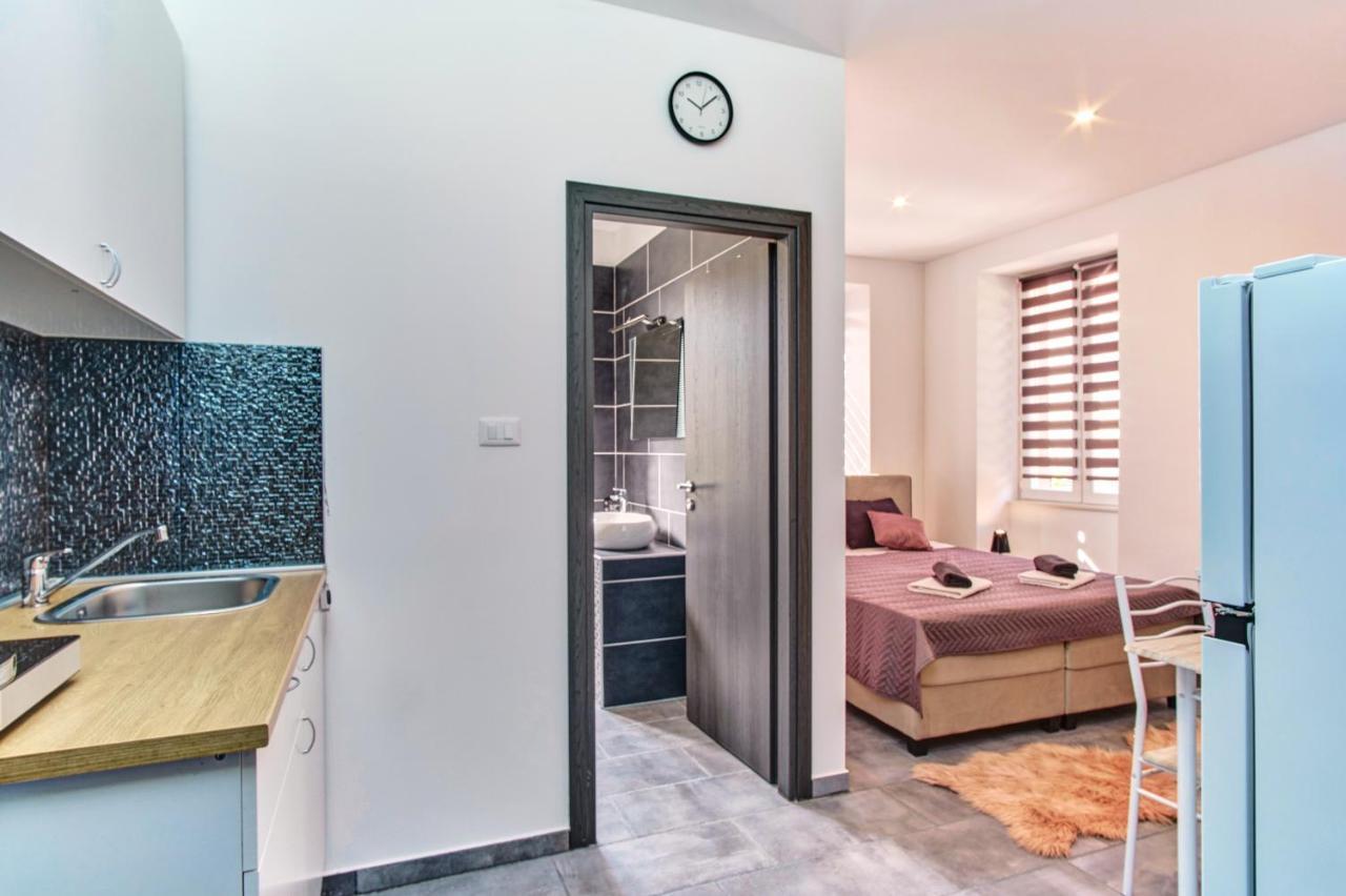Skygarden House Apartment มาลีโลชินจ์ ภายนอก รูปภาพ