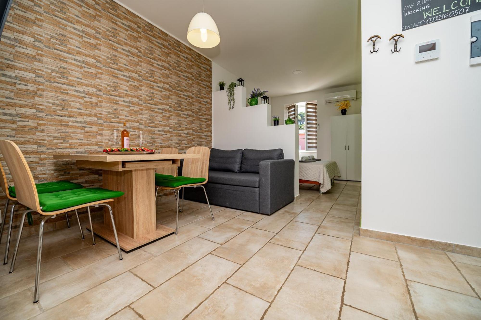 Skygarden House Apartment มาลีโลชินจ์ ภายนอก รูปภาพ