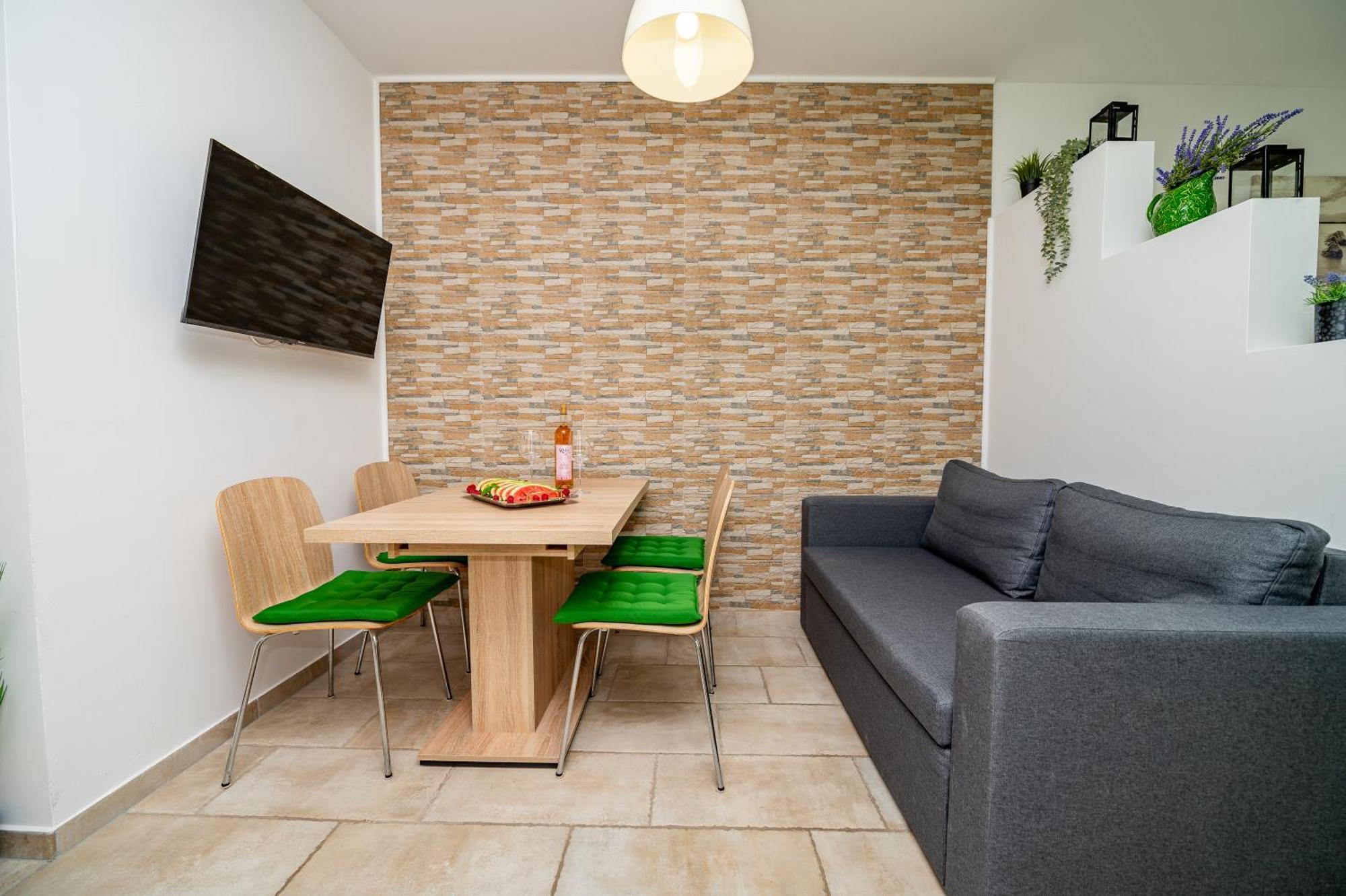 Skygarden House Apartment มาลีโลชินจ์ ภายนอก รูปภาพ